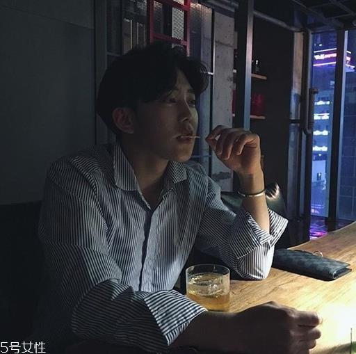 男生什么发型显脸小 男生显脸小的发型