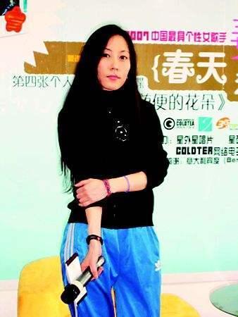 51岁窦唯一个人打点滴：这个让王菲倒追的男人，为何如此落魄呢