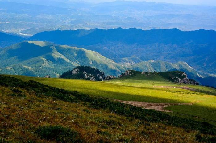 山西省岢岚县，地名源于贺兰山，中国第一个卫星发射基地所在地