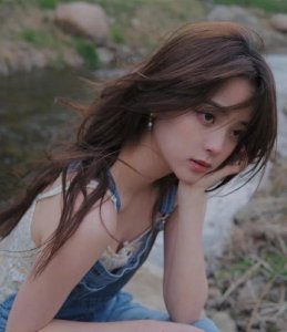 ​欧阳娜娜最新一组写真照没穿内衣？