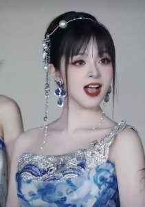 ​甜美唱跳，一举成名！美依礼芽的成长故事