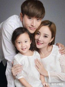 ​李小璐删掉与贾乃亮结婚背景照 李小璐贾乃亮六年情断 具体什么情况？