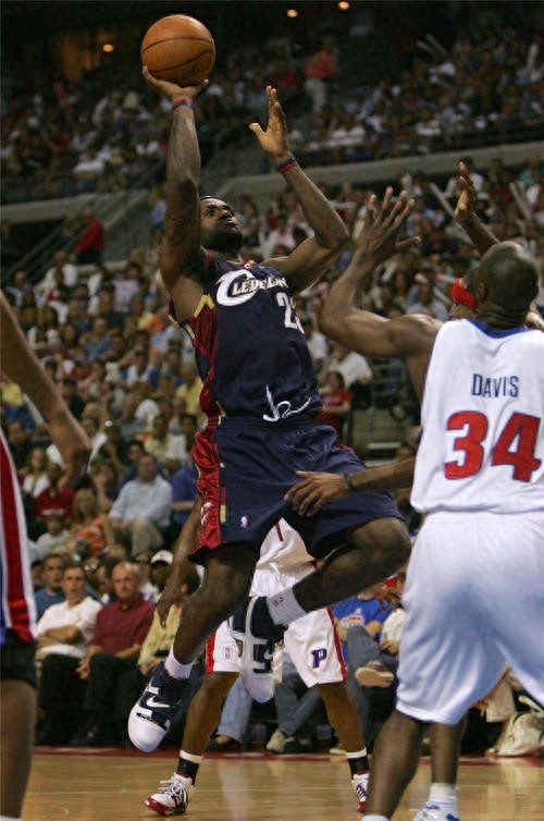 詹姆斯生涯精彩绝杀表现