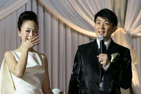 昔日男神保剑锋首曝老婆近照，曾经不被看好的姐弟恋现在很幸福