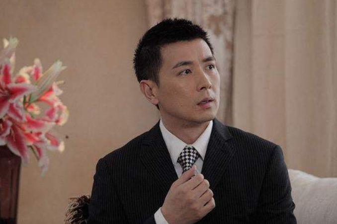 昔日男神保剑锋首曝老婆近照，曾经不被看好的姐弟恋现在很幸福