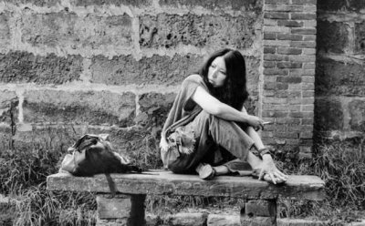 ​三毛的爱情是假的？邻居称三毛只是一厢情愿，荷西没有那么爱她