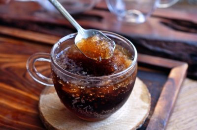 ​只需3秒，整瓶可乐瞬间变成沙冰，学会了可以秀一波！｜同步收听