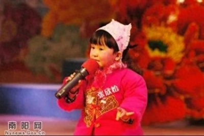 ​张欣怡，一个充满活力与激情名字，背后承载着无数的故事和期待。