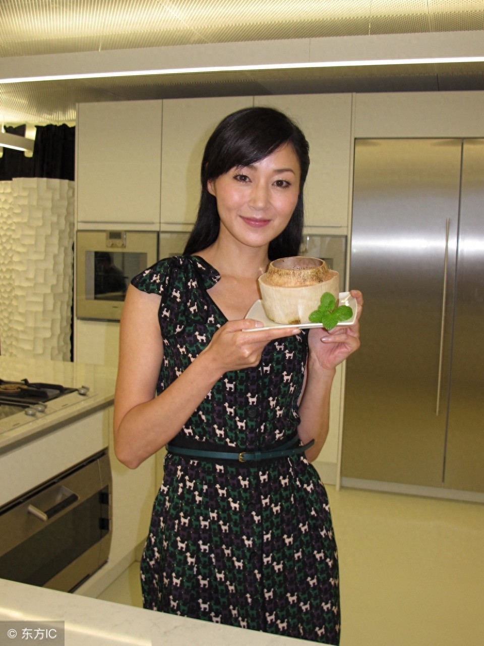 万绮雯：《我和僵尸有个约会》的“马小玲”，48岁依然很有女神范