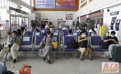 ​截至7月份庆阳机场旅客吞吐量220796人次，货邮吞吐量82.3吨