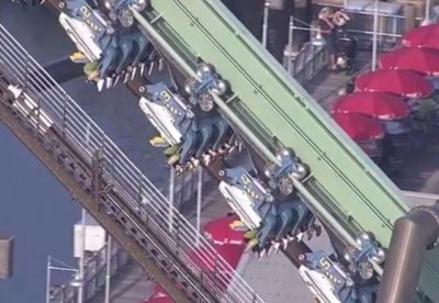 ​日本游乐园过山车故障，64人悬空两小时