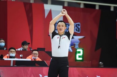 ​1.5秒争议还在发酵，辽宁男篮持续施压，闫军受到中国篮协重罚！