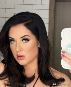 ​美丽的微胖模特，贴心小姐姐：Holly Leah