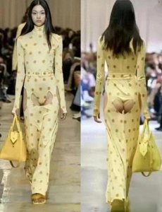 ​“露奶装”，“开裆裤”，大街上的牛鬼蛇神，演绎现实的罗刹海市