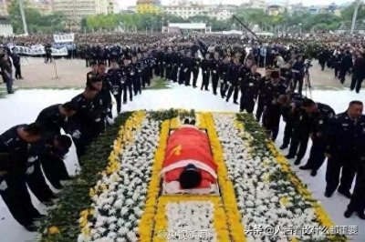 ​英雄枯骨无人晓，戏子家事天下知