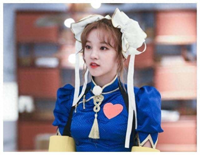 宋雨琦：不再浓妆后，精致成“芭比娃娃”