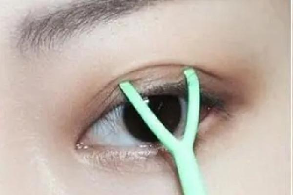 双眼皮贴能贴出永久双眼皮吗 双眼皮贴可以让眼睛变大吗 双眼皮贴能贴出永久双眼皮吗 双眼皮贴可以让眼睛变大吗