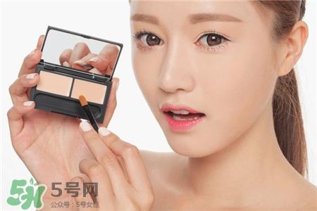 遮瑕膏和粉底液哪个先用?遮瑕膏和粉底液的顺序 遮瑕膏和粉底液哪个先用?遮瑕膏和粉底液的顺序