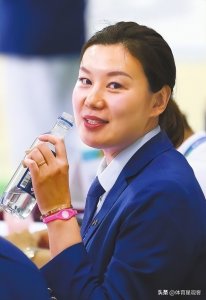 ​周雅菲：获得97枚金牌，被称为“蝶后”，转身嫁给二婚丧妻的莫科