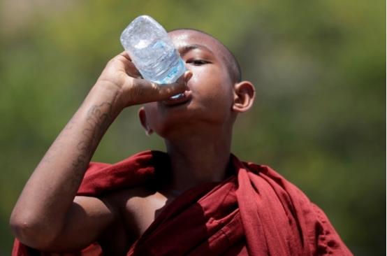 每年地球死亡多少人（极端天气每年致死500万人）