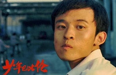 ​董子健的开挂人生：母亲是金牌经纪人，22岁提名金马奖，多家公司