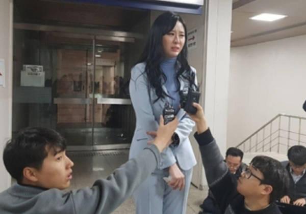 韩国前首相是谁（她十年前自杀震动韩国）(15)