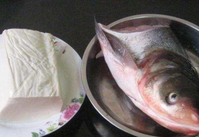 ​这才是鱼头豆腐汤的正宗做法，汤白如牛奶，没有一点鱼腥味，真棒