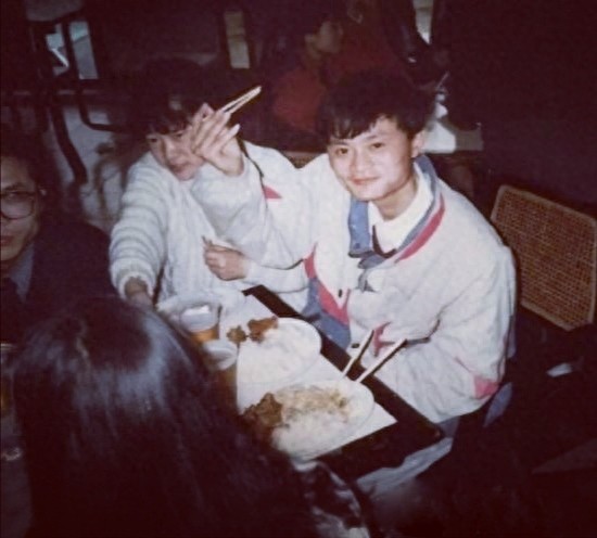 从屌丝逆袭成中国首富，马云这些珍贵老照片，藏着你不知道的故事