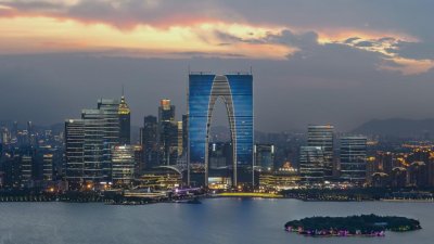 ​包高铁抢大学生：强二线城市，困在人才焦虑中