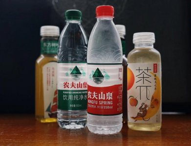 ​水跌18%，茶涨60%，农夫山泉的冰与火之歌