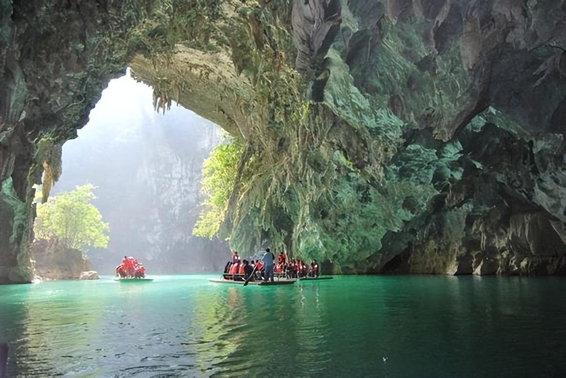 喀斯特地貌的特点(喀斯特地貌地表特征)