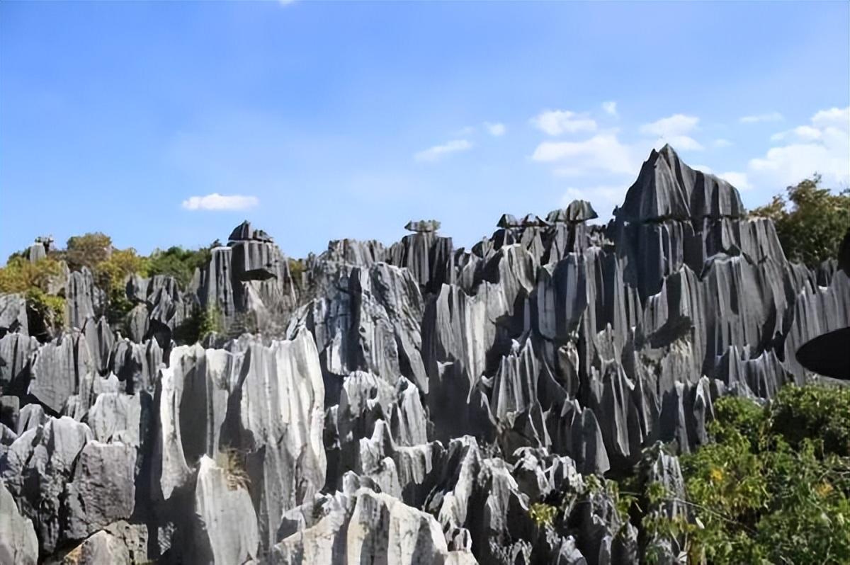 喀斯特地貌的特点(喀斯特地貌地表特征)