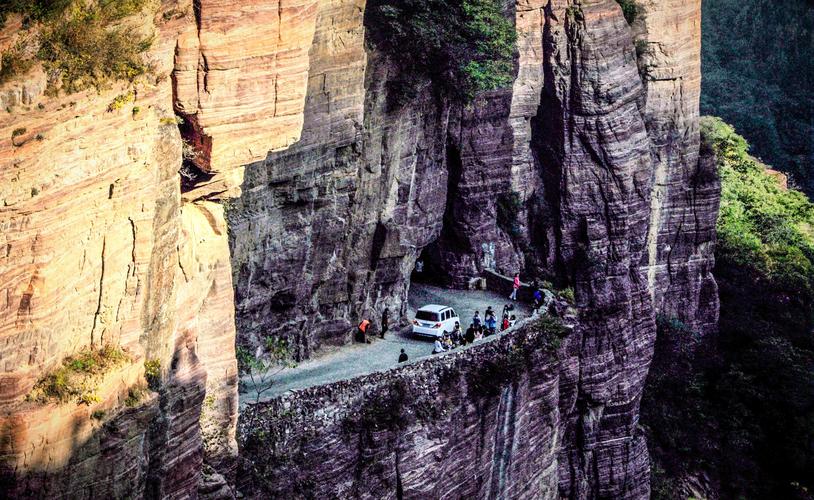 二、挂壁公路的特点和特色