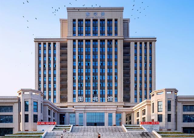 各高校图书馆你喜欢哪一个（美翻了大学之大）(88)