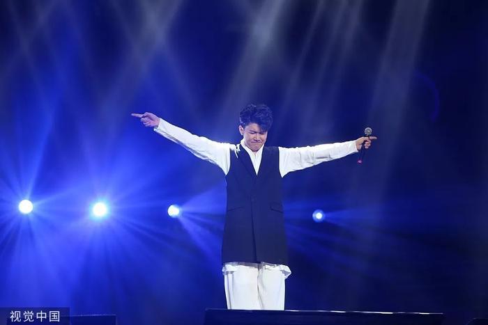 黄渤、杨幂、成龙、赵本山、小沈阳都唱过他的歌，他却一直不红？