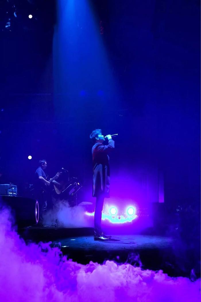 黄渤、杨幂、成龙、赵本山、小沈阳都唱过他的歌，他却一直不红？