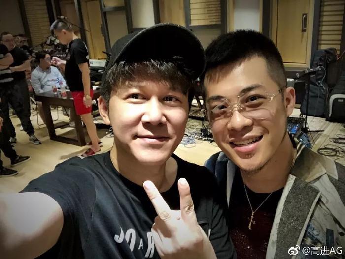 黄渤、杨幂、成龙、赵本山、小沈阳都唱过他的歌，他却一直不红？