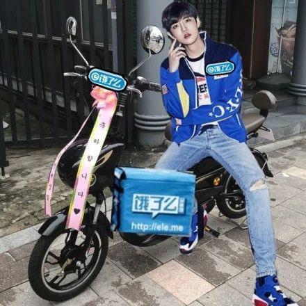 史上最帅快递小哥出道，上过《天天向上》,外卖小哥也毫不示弱！