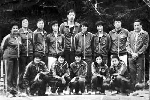 中国女巨人身高2米08，一生未嫁，去世时披国家队服