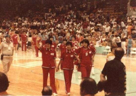 中国女巨人身高2米08，一生未嫁，去世时披国家队服