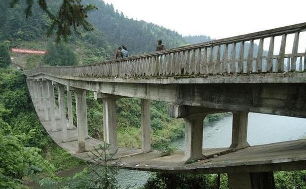 中国人发明的这种向下凹的桥梁,目前在全世界也仅有4座!