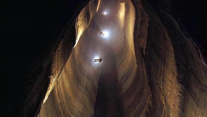 世界上最深的洞穴，达到2197米，最底部被地下水覆盖