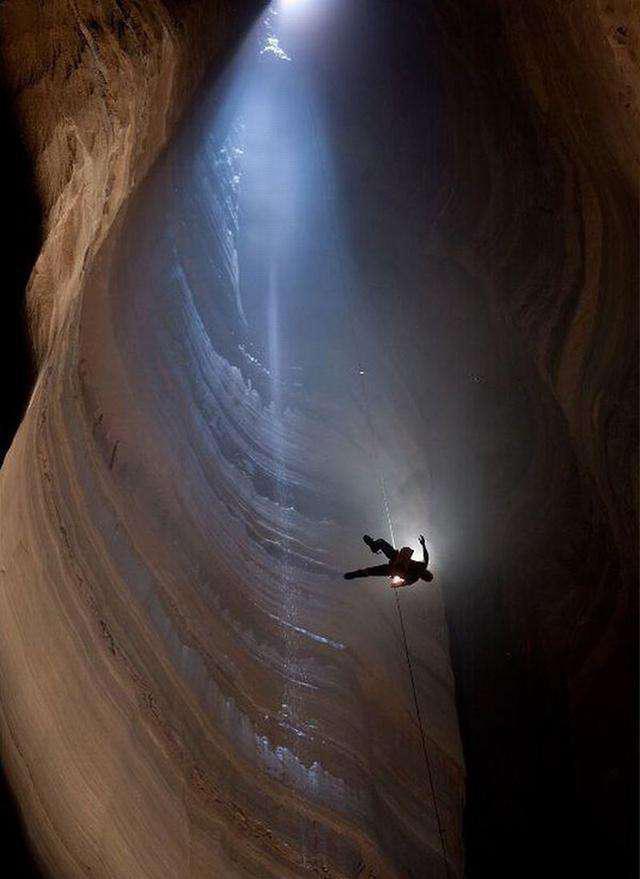 世界上最深的洞穴，达到2197米，最底部被地下水覆盖