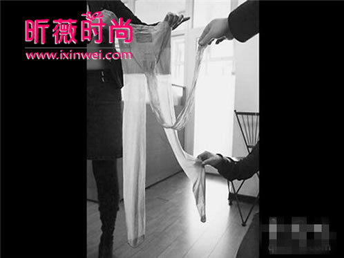 长了三条腿的人图片 长有3条腿的女人