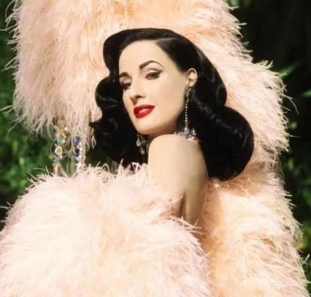 乌克兰最美舞娘（全球最贵的脱衣舞娘）(2)