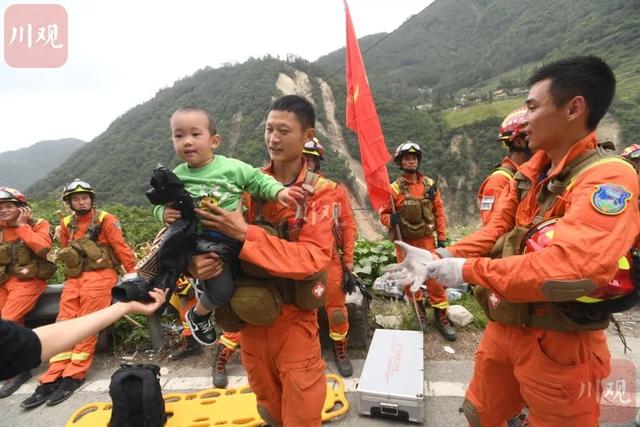 四川泸定地震已造成65人遇难（四川泸定地震已致82人遇难）(24)