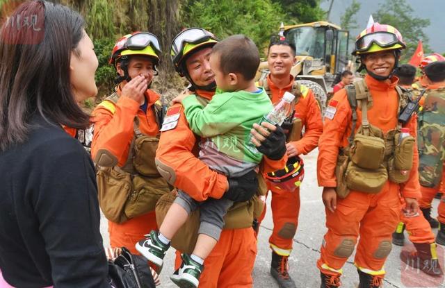 四川泸定地震已造成65人遇难（四川泸定地震已致82人遇难）(25)