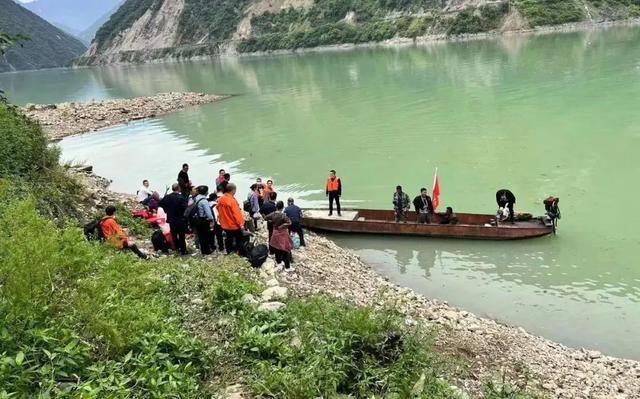 四川泸定地震已造成65人遇难（四川泸定地震已致82人遇难）(2)