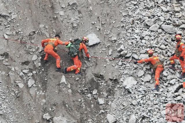 四川泸定地震已造成65人遇难（四川泸定地震已致82人遇难）(23)