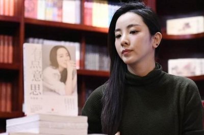 ​央视“气象一姐”杨丹，主持24年冻龄不老，与大学初恋隐婚生子